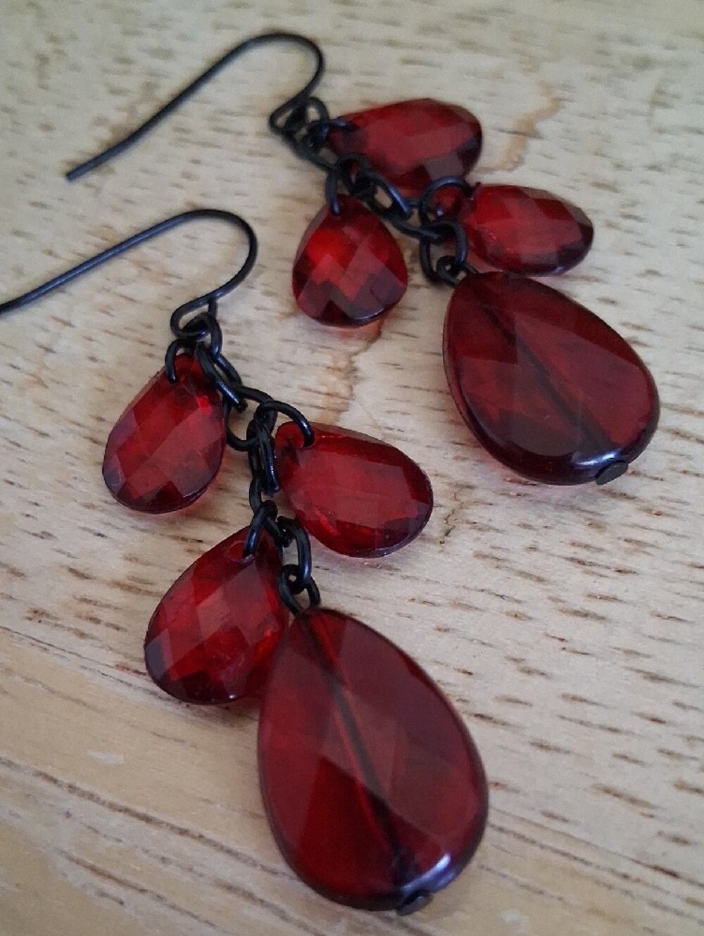 Black & Red Dangly Pierced Earrings LL122